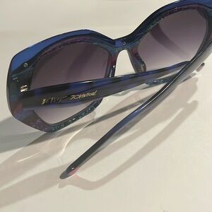 BETSY JOHNSON WOMENS BLUE METALLICA LOGO SUNGLASSES NEW WITHOUT TAG